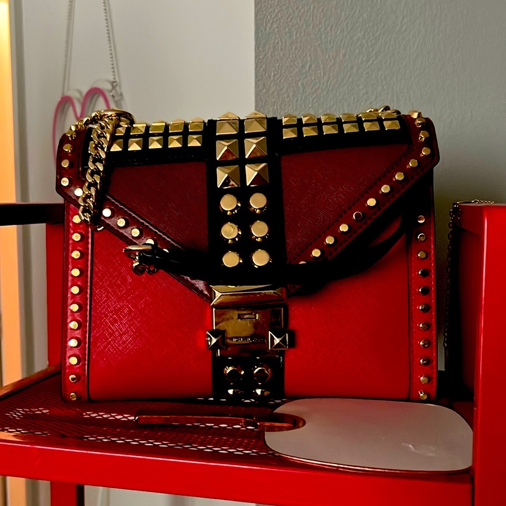 Two tone red leather with gold studs and chain strap.